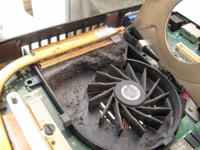 علت داغ شدن لپ تاپ در چیست: فن خنک کننده را تمیز کنید